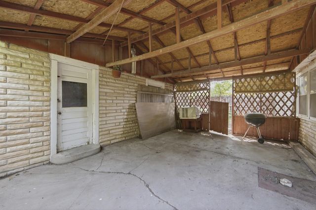 1925 W Mccormick, Wichita, KS 67213