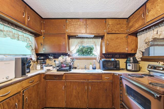 1925 W Mccormick, Wichita, KS 67213