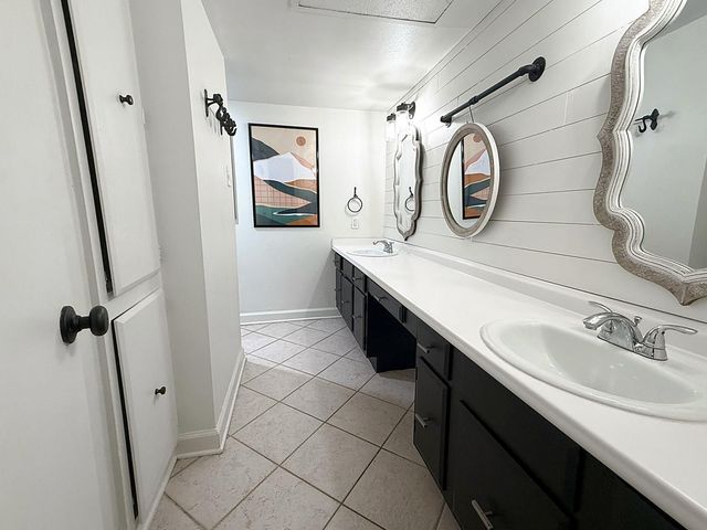 353 N Post Oak Lane 823, Houston, TX 77024