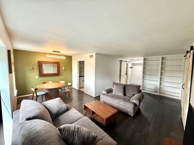 353 N Post Oak Lane 823, Houston, TX 77024