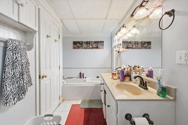 1 Mohawk Dr, North Attleboro, MA 02760