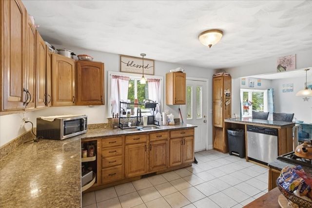 1 Mohawk Dr, North Attleboro, MA 02760