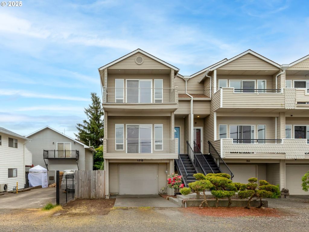 170 Ne BRIDGETON Rd, Portland, OR 97211