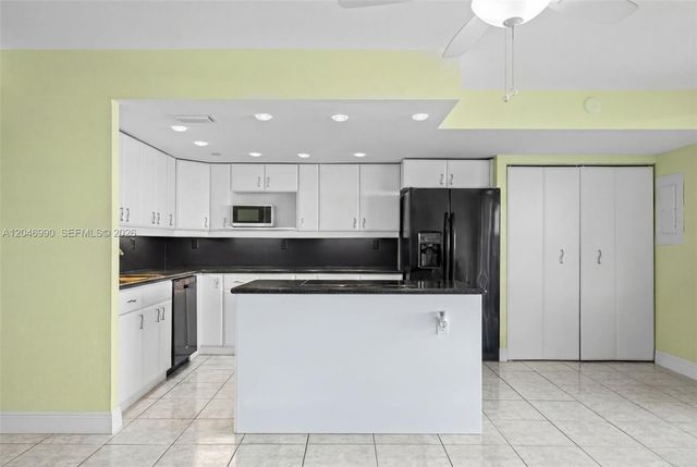 801 NE 27th Ave, Hallandale Beach, FL 33009