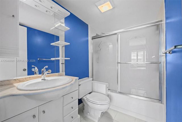 801 NE 27th Ave, Hallandale Beach, FL 33009