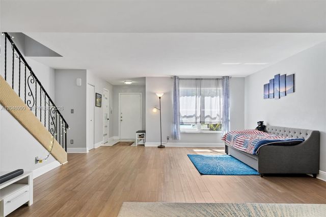 801 NE 27th Ave, Hallandale Beach, FL 33009