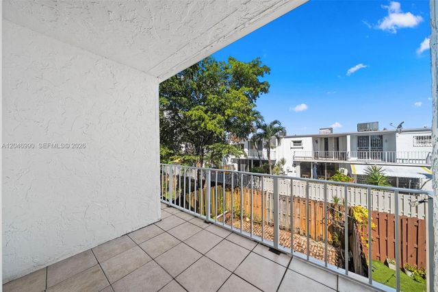 801 NE 27th Ave, Hallandale Beach, FL 33009