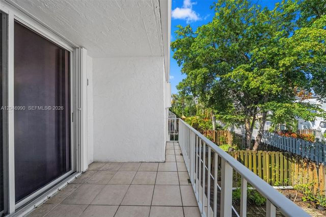 801 NE 27th Ave, Hallandale Beach, FL 33009