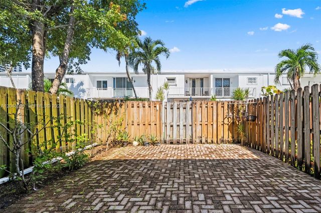 801 NE 27th Ave, Hallandale Beach, FL 33009
