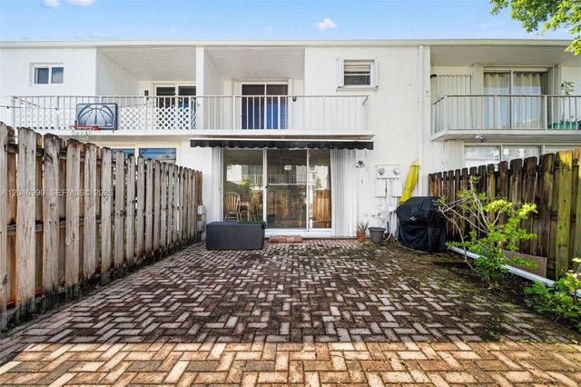 801 NE 27th Ave, Hallandale Beach, FL 33009