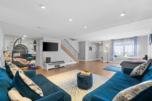 801 NE 27th Ave, Hallandale Beach, FL 33009