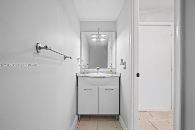 801 NE 27th Ave, Hallandale Beach, FL 33009