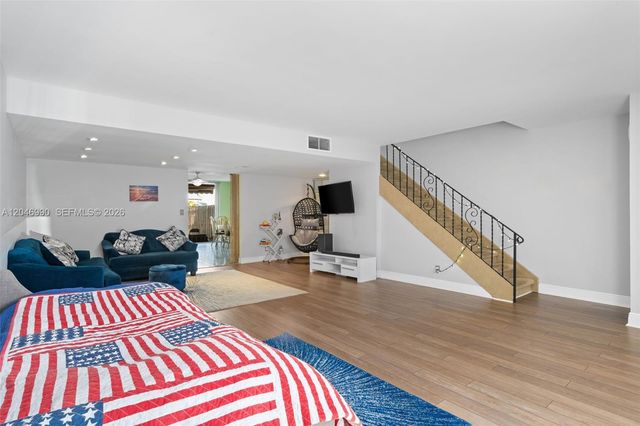 801 NE 27th Ave, Hallandale Beach, FL 33009