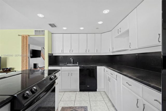 801 NE 27th Ave, Hallandale Beach, FL 33009
