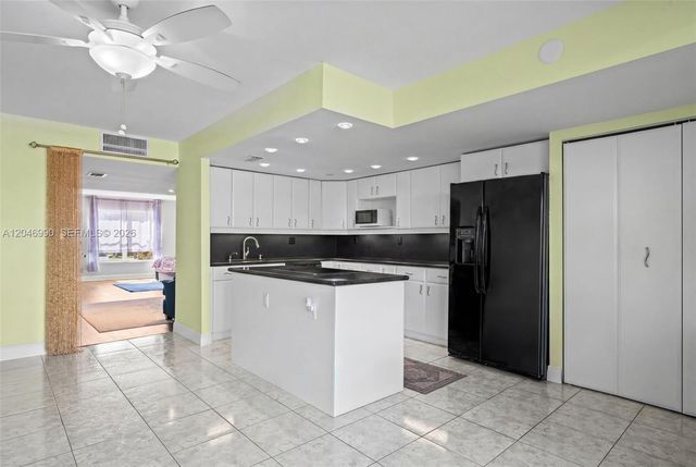 801 NE 27th Ave, Hallandale Beach, FL 33009