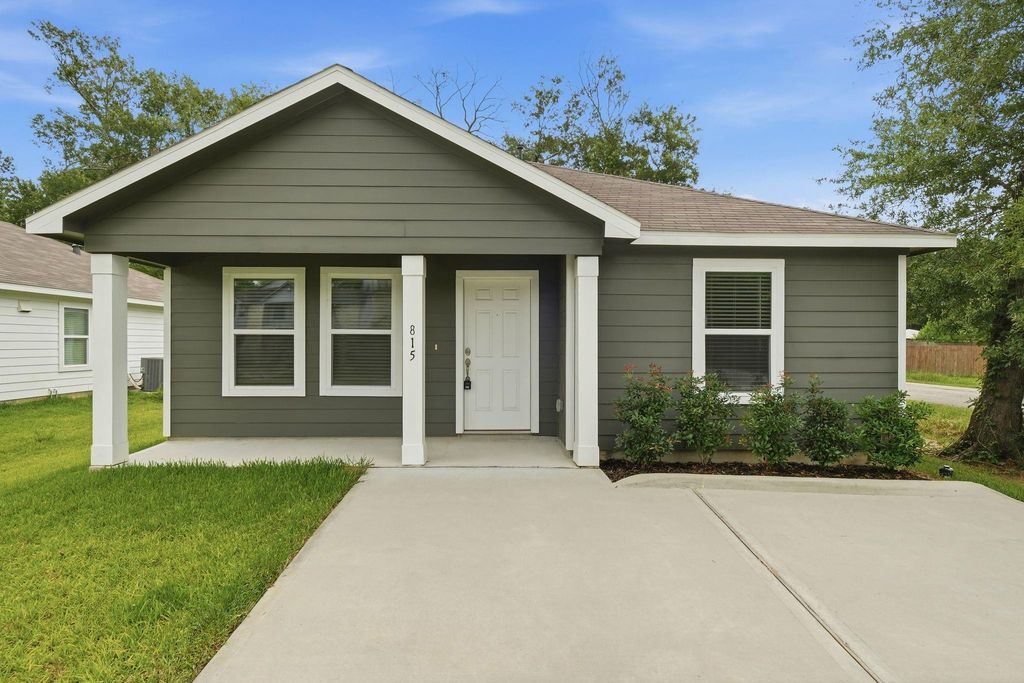 815 Jefferson Avenue, Cleveland, TX 77327