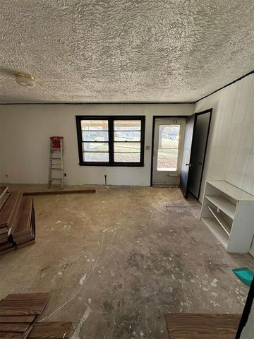 401 E Center, Lexington, OK 73051