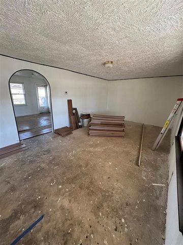 401 E Center, Lexington, OK 73051