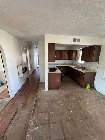 401 E Center, Lexington, OK 73051