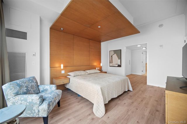 1 Renaissance Square 10D, White Plains, NY 10601