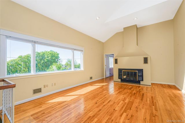 215 Coverly Avenue, Staten Island, NY 10301