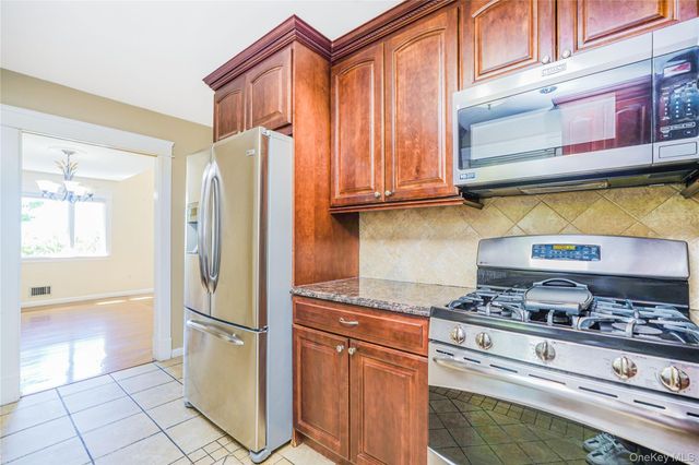 215 Coverly Avenue, Staten Island, NY 10301
