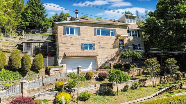 215 Coverly Avenue, Staten Island, NY 10301