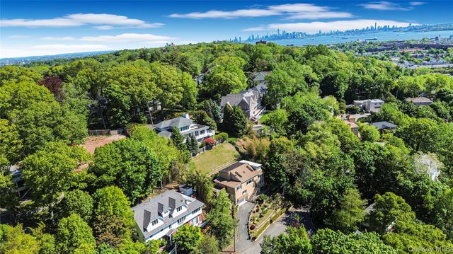 215 Coverly Avenue, Staten Island, NY 10301