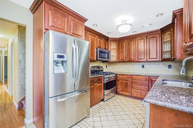 215 Coverly Avenue, Staten Island, NY 10301
