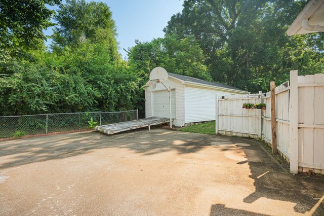 604 Meadow Lane Dr, Nashville, TN 37221