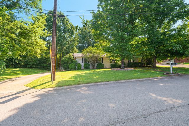 604 Meadow Lane Dr, Nashville, TN 37221
