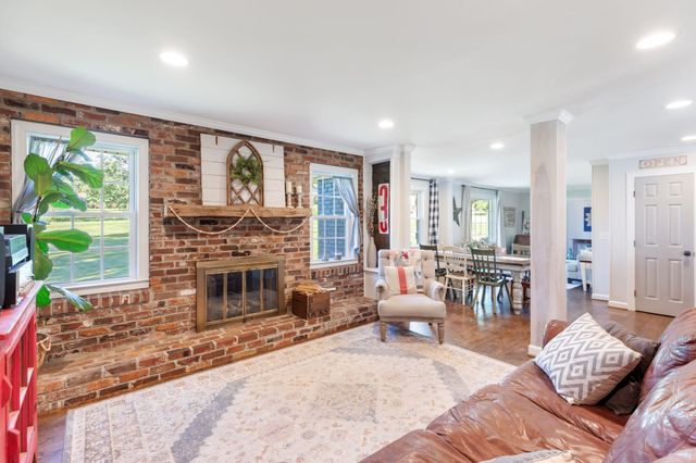 208 Wellington Dr, Madison, TN 37115