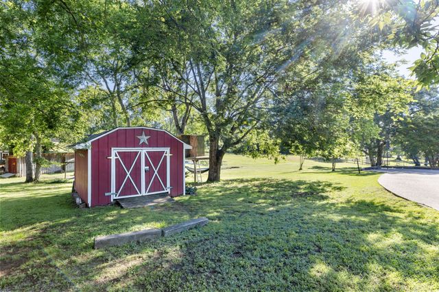 208 Wellington Dr, Madison, TN 37115