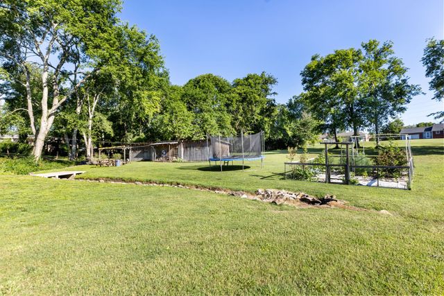 208 Wellington Dr, Madison, TN 37115