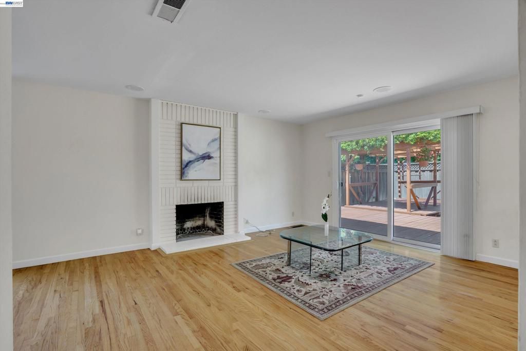 Image 12 of property listing at 2090 Coolidge Dr, Santa Clara, CA 95051