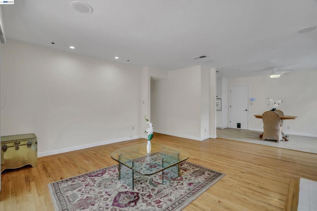 Image 15 of property listing at 2090 Coolidge Dr, Santa Clara, CA 95051