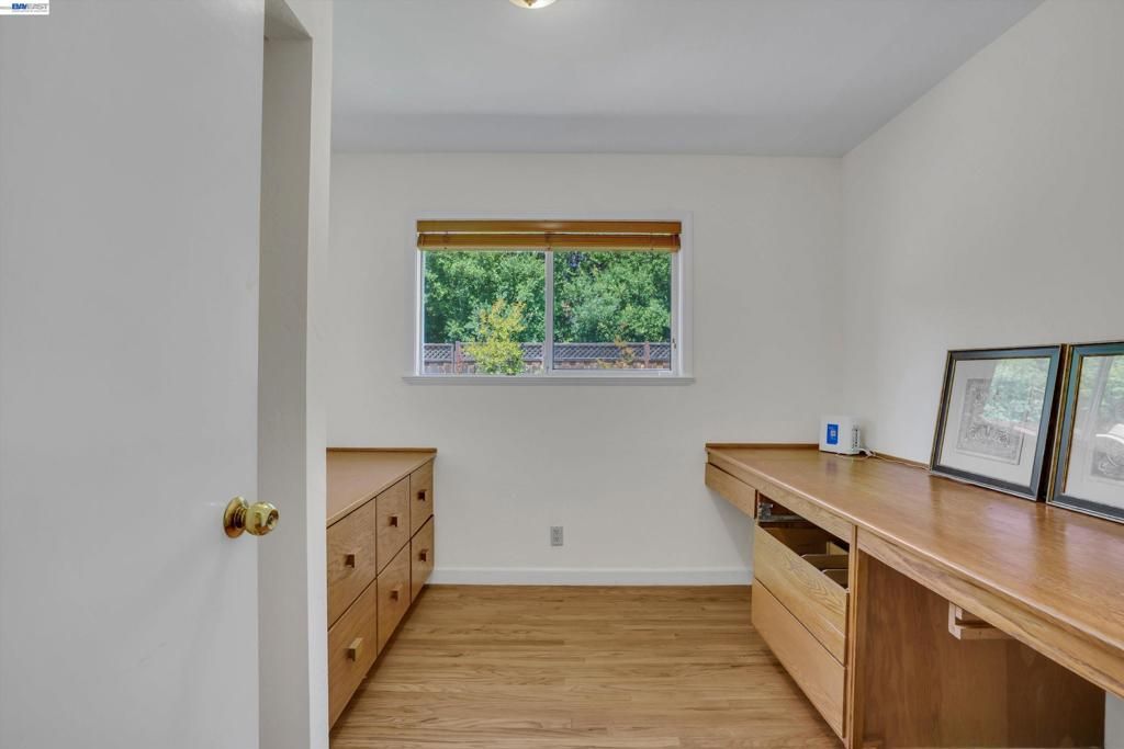 Image 16 of property listing at 2090 Coolidge Dr, Santa Clara, CA 95051