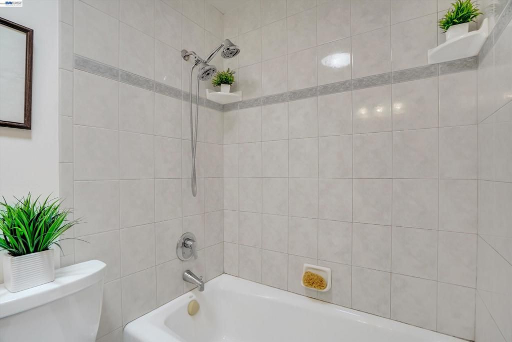 Image 19 of property listing at 2090 Coolidge Dr, Santa Clara, CA 95051