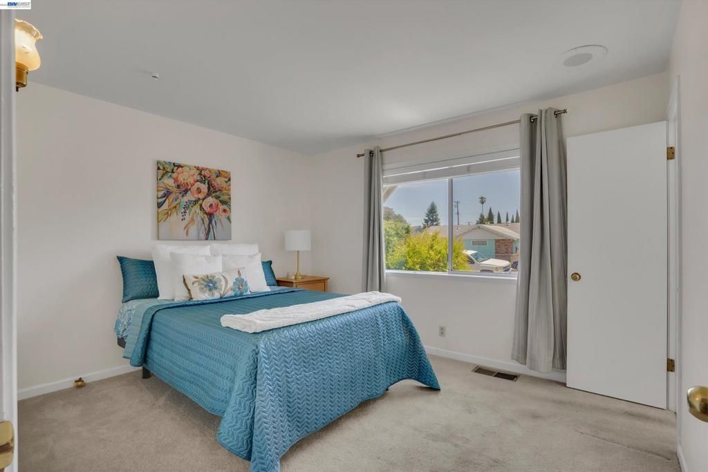 Image 22 of property listing at 2090 Coolidge Dr, Santa Clara, CA 95051