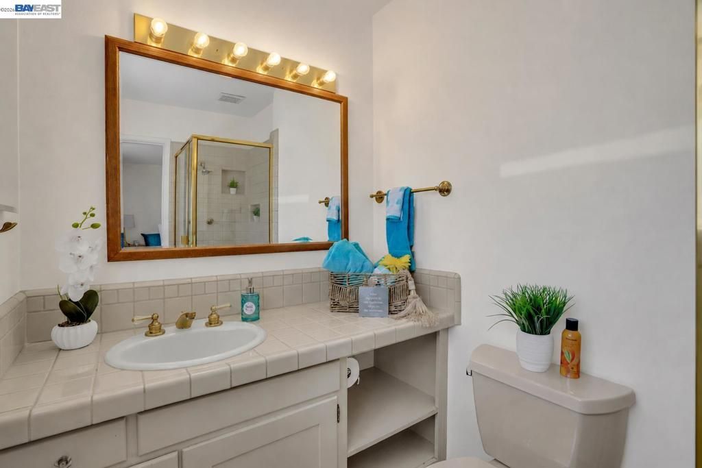 Image 23 of property listing at 2090 Coolidge Dr, Santa Clara, CA 95051