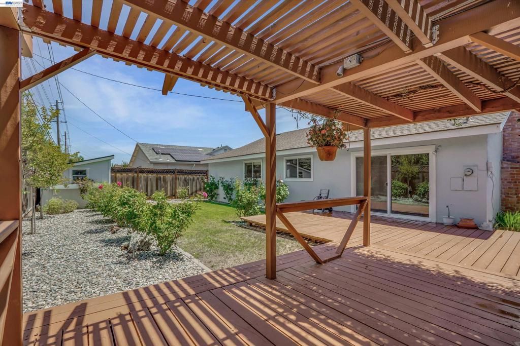 Image 25 of property listing at 2090 Coolidge Dr, Santa Clara, CA 95051