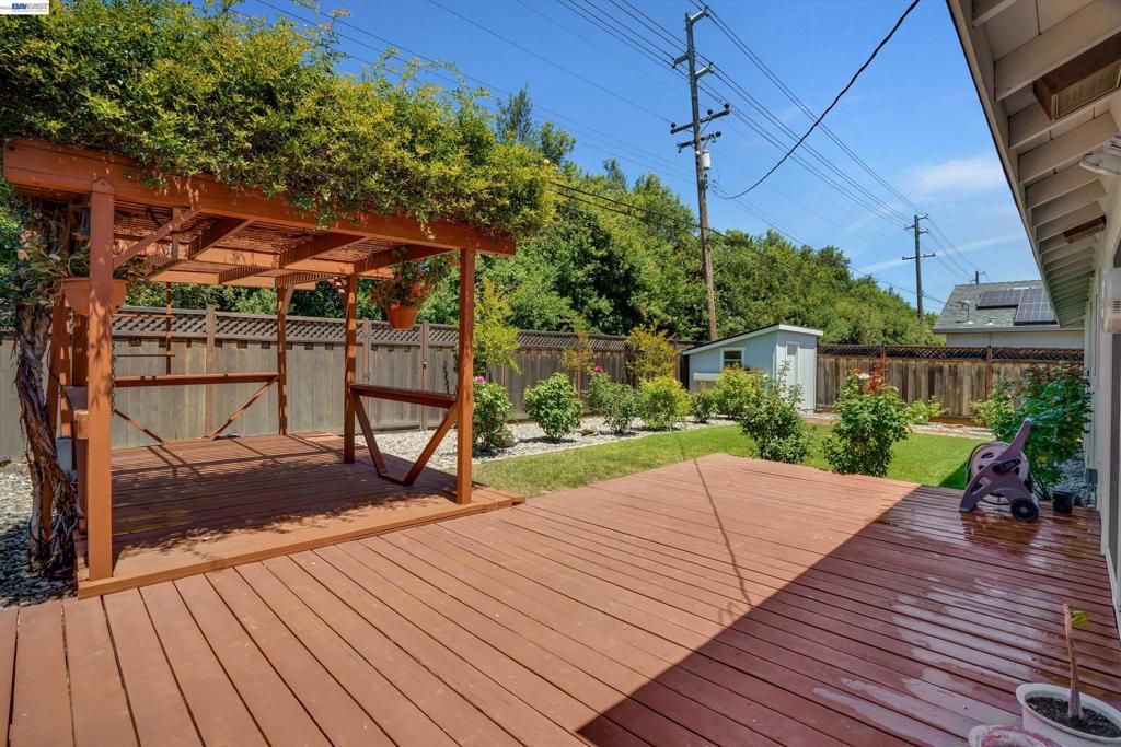 Image 26 of property listing at 2090 Coolidge Dr, Santa Clara, CA 95051