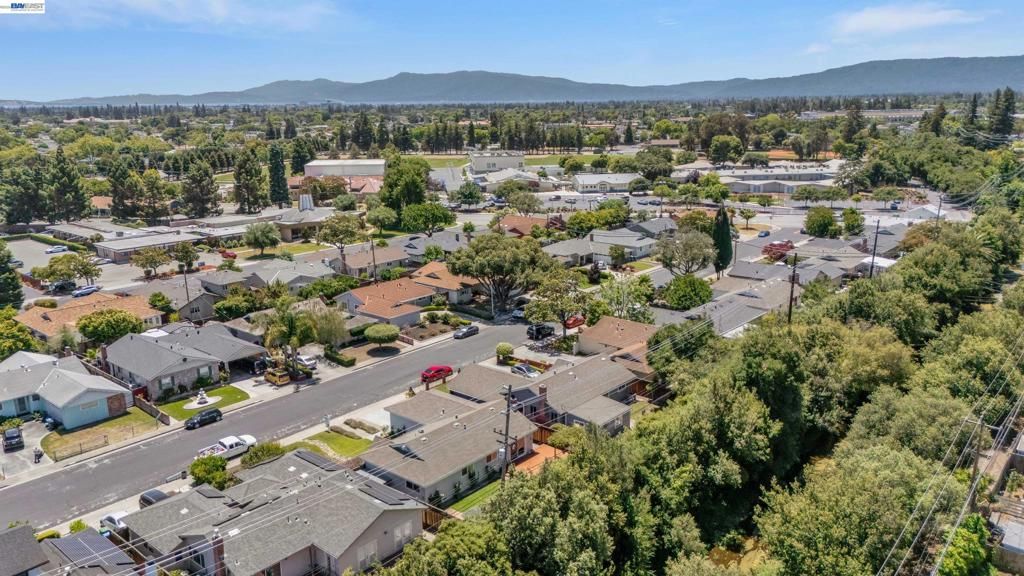Image 30 of property listing at 2090 Coolidge Dr, Santa Clara, CA 95051