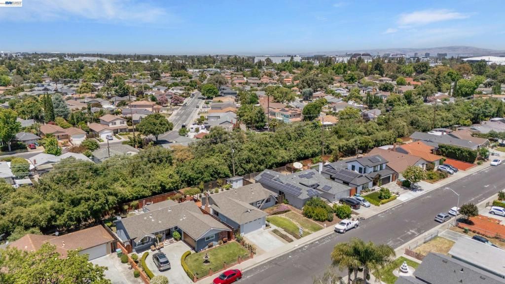 Image 33 of property listing at 2090 Coolidge Dr, Santa Clara, CA 95051