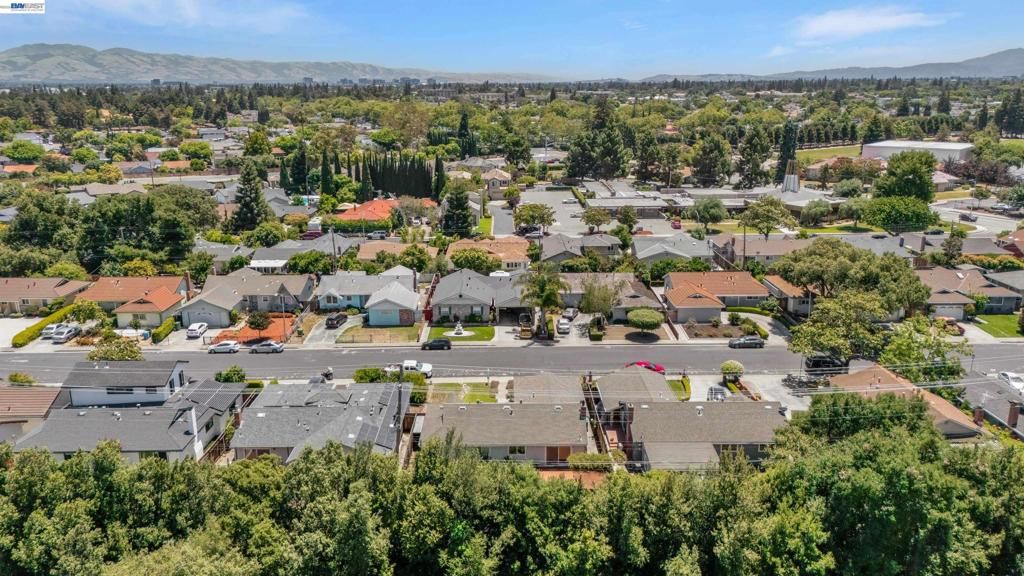 Image 34 of property listing at 2090 Coolidge Dr, Santa Clara, CA 95051