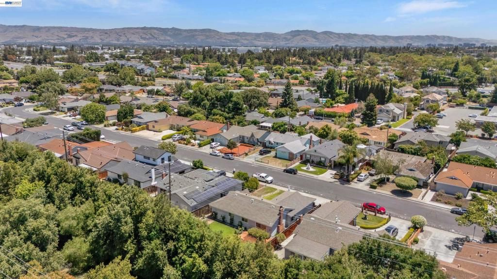 Image 35 of property listing at 2090 Coolidge Dr, Santa Clara, CA 95051