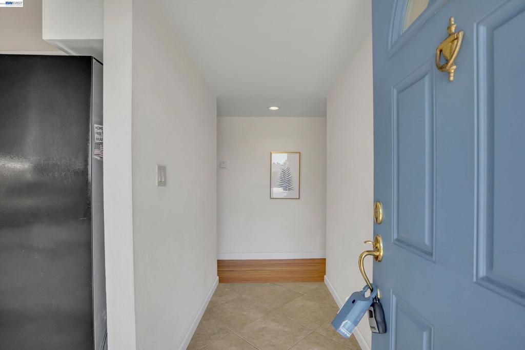 Image 5 of property listing at 2090 Coolidge Dr, Santa Clara, CA 95051