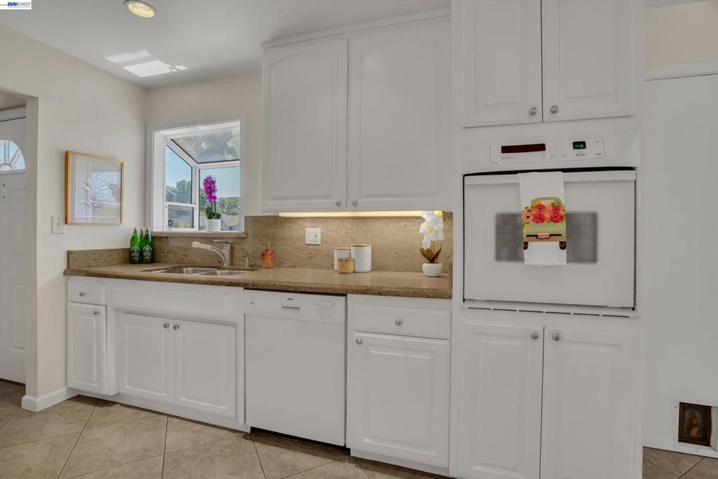 Image 6 of property listing at 2090 Coolidge Dr, Santa Clara, CA 95051