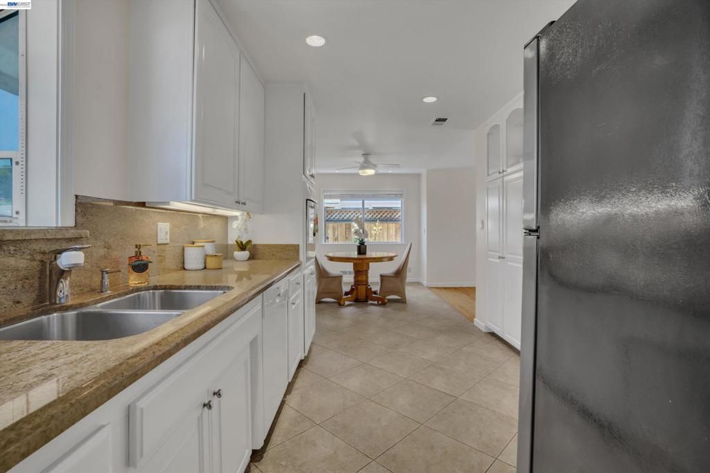 Image 8 of property listing at 2090 Coolidge Dr, Santa Clara, CA 95051