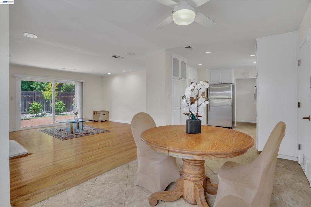 Image 9 of property listing at 2090 Coolidge Dr, Santa Clara, CA 95051